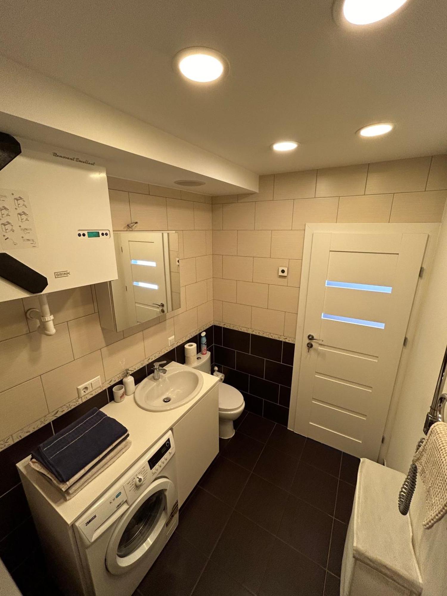 Your Home - Spacious Apartment In City Center, With Balcony & Self Check-In VNO Exteriér fotografie