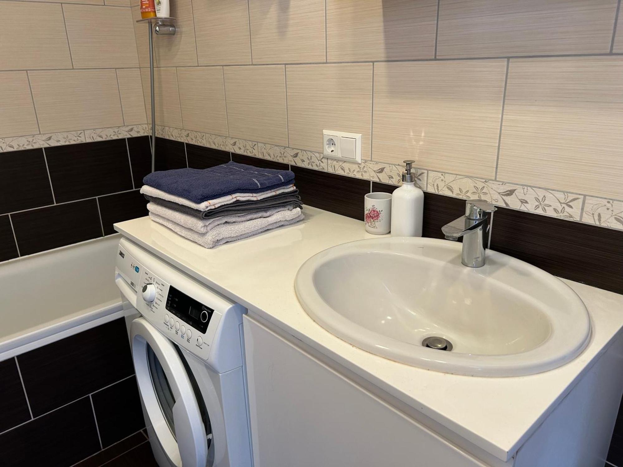 Your Home - Spacious Apartment In City Center, With Balcony & Self Check-In VNO Exteriér fotografie